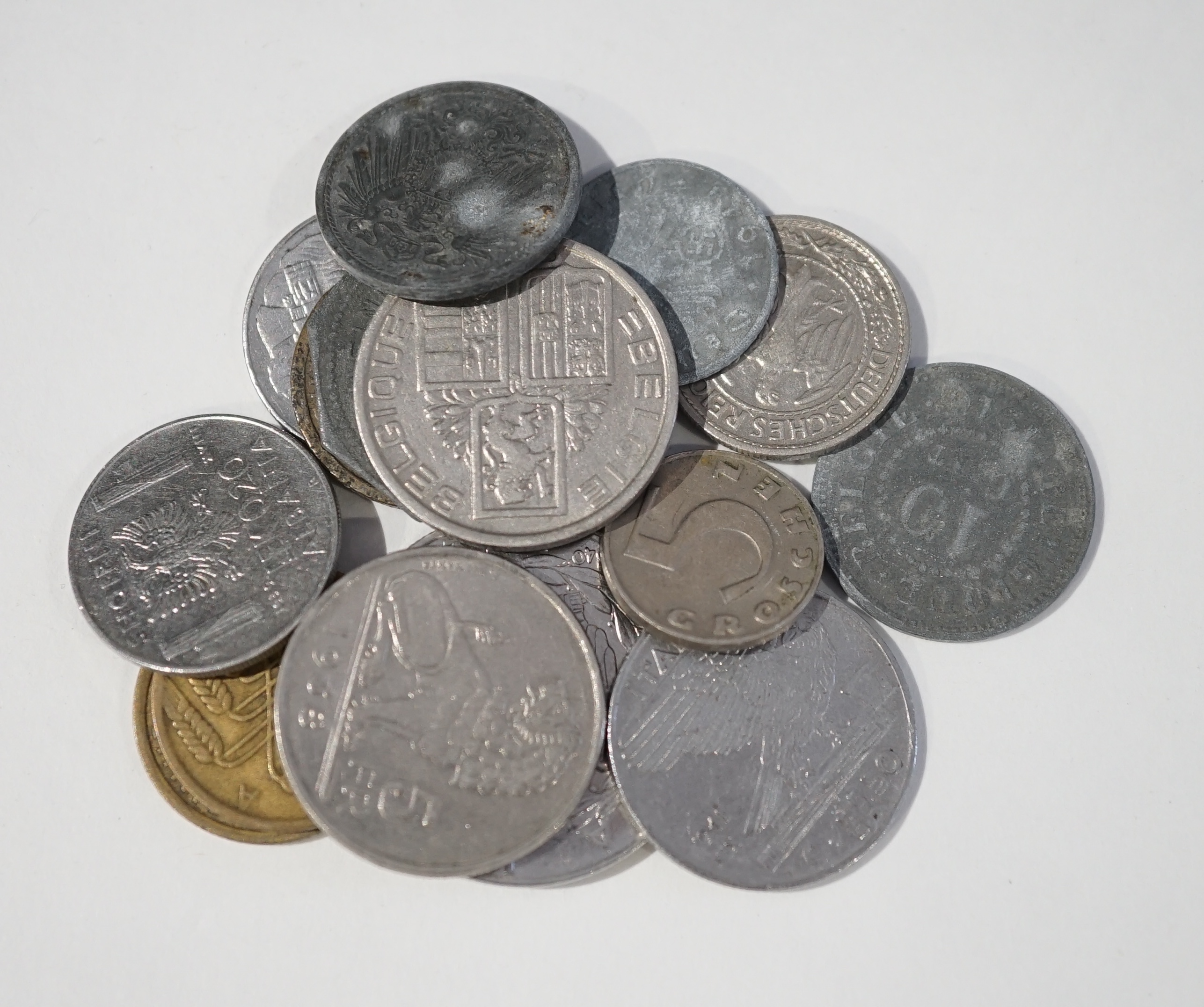 British coins, George III to Elizabeth II, a large quantity of loose coins, including George III copper coins such as 1797 Soho twopence, the majority pre-decimal ranging from two shillings to pennies including pre 1947